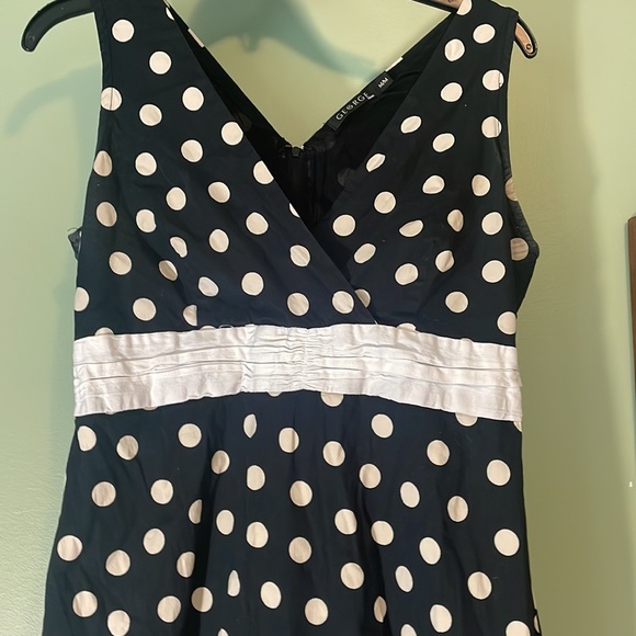 Polka dot dress size Medium - Picture 2 of 4